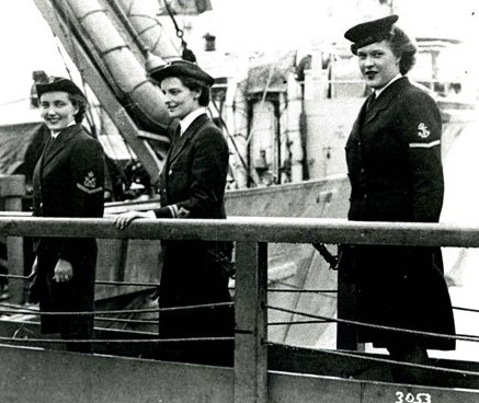 'The first Wrens leave for France,' August 1944. (Courtesy of The News, Portsmouth)